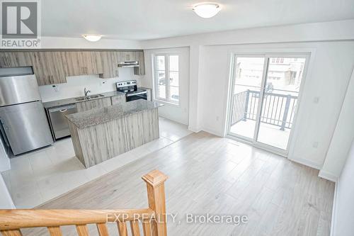 31 Wagon Lane, Barrie (Innis-Shore), ON - Indoor Photo Showing Kitchen With Double Sink