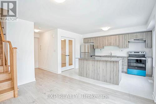 31 Wagon Lane, Barrie (Innis-Shore), ON - Indoor Photo Showing Kitchen