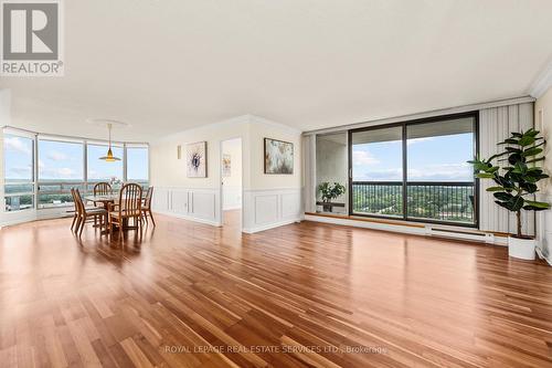 2002 - 2180 Marine Drive, Oakville (Bronte West), ON - Indoor