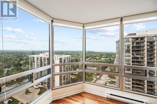 2002 - 2180 Marine Drive, Oakville (Bronte West), ON - Indoor