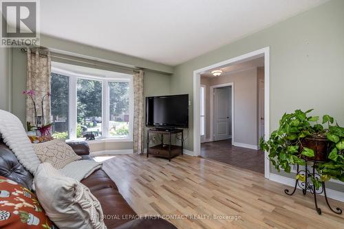 204 Bowerman Boulevard, New Tecumseth (Alliston), ON - Indoor Photo Showing Living Room