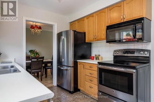 204 Bowerman Boulevard, New Tecumseth (Alliston), ON - Indoor Photo Showing Kitchen With Double Sink