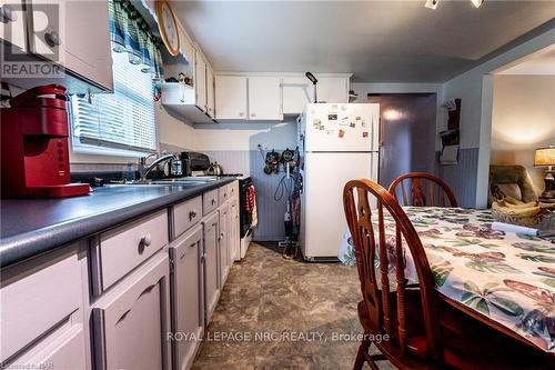 444 Gilmore Road, Fort Erie, ON - Indoor Photo Showing Kitchen With Double Sink