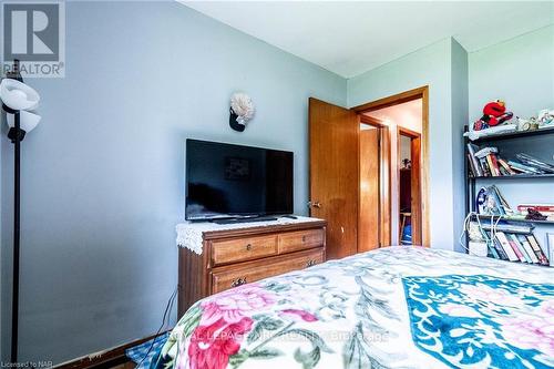 444 Gilmore Road, Fort Erie, ON - Indoor Photo Showing Bedroom