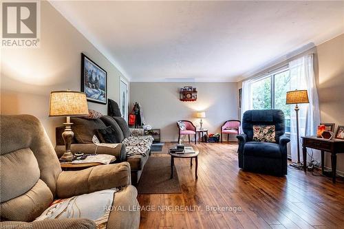 444 Gilmore Road, Fort Erie, ON - Indoor Photo Showing Living Room