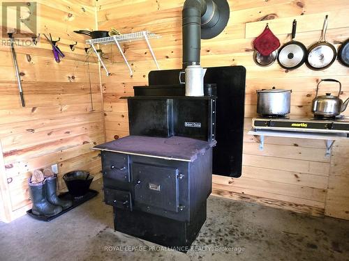 1769 Bordenwood Road, Central Frontenac (Frontenac Centre), ON - Indoor Photo Showing Garage