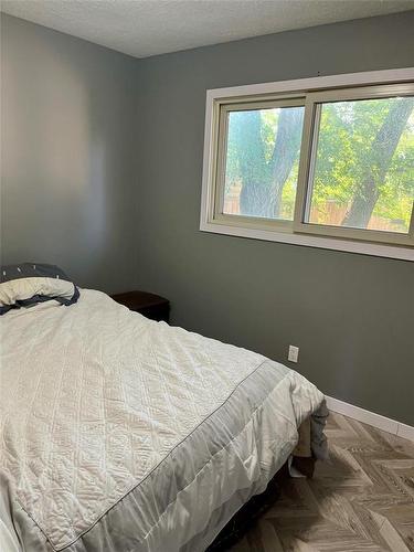 105 Elviss Crescent, Brandon, MB - Indoor Photo Showing Bedroom