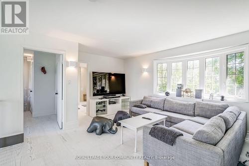 34 Sunset Lane, Georgina Islands (Georgina Island), ON - Indoor Photo Showing Living Room