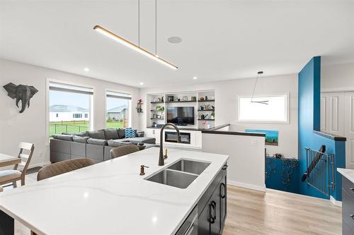 640 Brule Way, Ritchot Rm, MB - Indoor Photo Showing Kitchen With Double Sink