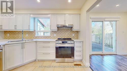 70 Shannon Road, East Gwillimbury, ON - Indoor Photo Showing Kitchen With Double Sink