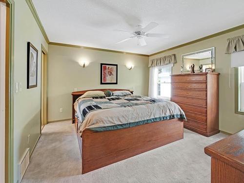 919 Invermere Crt, Kamloops, BC - Indoor Photo Showing Bedroom