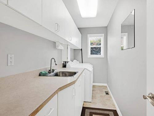 919 Invermere Crt, Kamloops, BC - Indoor Photo Showing Laundry Room