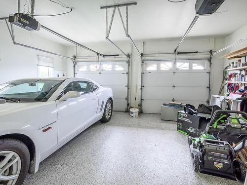 919 Invermere Crt, Kamloops, BC - Indoor Photo Showing Garage