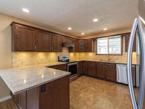 660 Stansfield Road, Kamloops, BC - Indoor Photo Showing Kitchen With Upgraded Kitchen