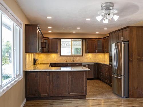 660 Stansfield Road, Kamloops, BC - Indoor Photo Showing Kitchen With Upgraded Kitchen