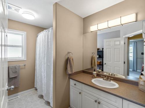 1260 Raven Drive, Kamloops, BC - Indoor Photo Showing Bathroom