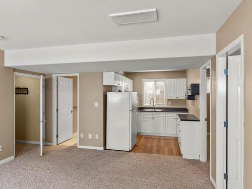 1260 Raven Drive, Kamloops, BC - Indoor Photo Showing Kitchen With Double Sink