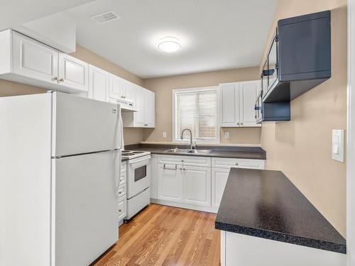 1260 Raven Drive, Kamloops, BC - Indoor Photo Showing Kitchen With Double Sink