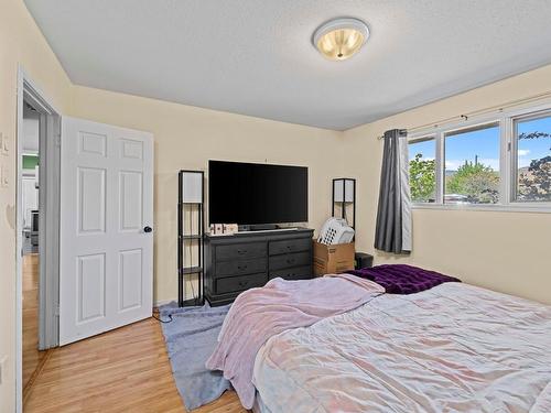 2391 Tranquille Rd, Kamloops, BC - Indoor Photo Showing Bedroom