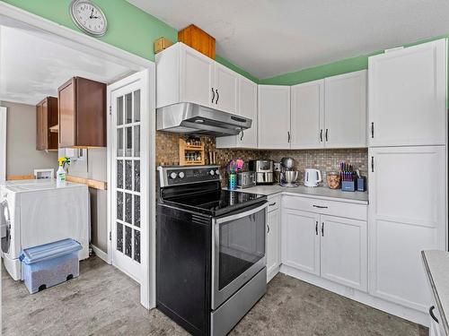 2391 Tranquille Rd, Kamloops, BC - Indoor Photo Showing Kitchen