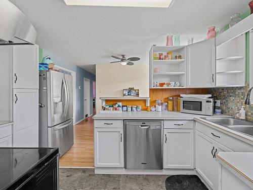 2391 Tranquille Rd, Kamloops, BC - Indoor Photo Showing Kitchen With Double Sink