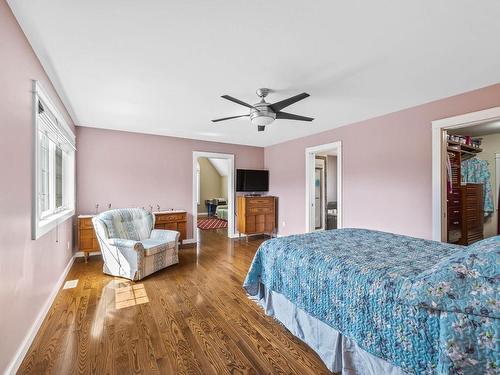 2477 Burgess Ave, Merritt, BC - Indoor Photo Showing Bedroom