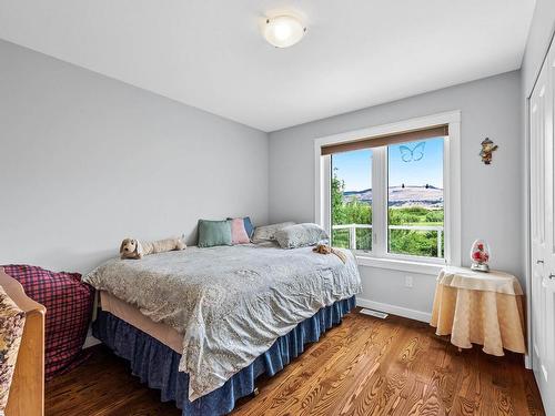 2477 Burgess Ave, Merritt, BC - Indoor Photo Showing Bedroom