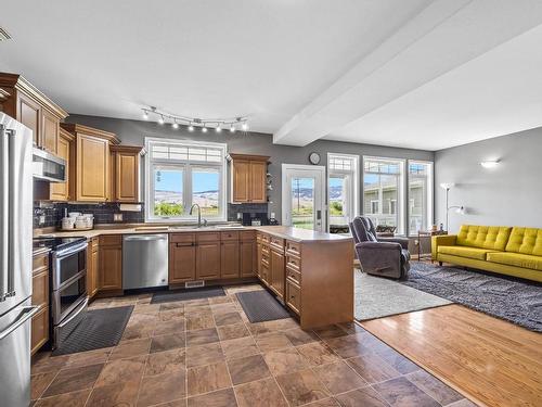 2477 Burgess Ave, Merritt, BC - Indoor Photo Showing Kitchen