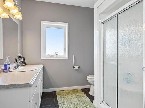 2477 Burgess Ave, Merritt, BC - Indoor Photo Showing Bathroom