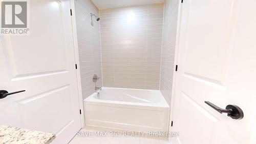 514 - 335 Wheat Boom Drive, Oakville, ON - Indoor Photo Showing Bathroom