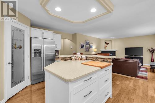 251 Highgate Court, Kelowna, BC - Indoor Photo Showing Kitchen