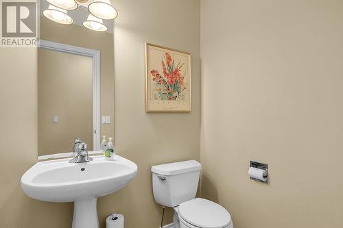 251 Highgate Court, Kelowna, BC - Indoor Photo Showing Bathroom