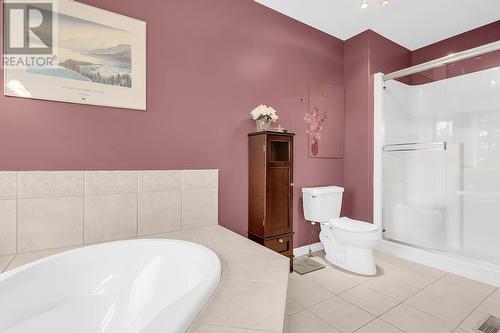 251 Highgate Court, Kelowna, BC - Indoor Photo Showing Bathroom