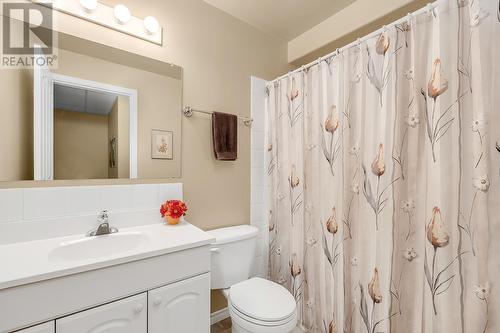 251 Highgate Court, Kelowna, BC - Indoor Photo Showing Bathroom