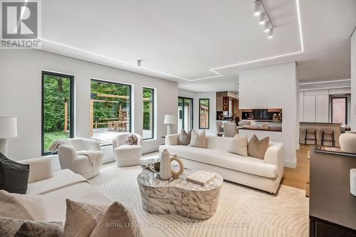 1657 Glenvista Drive, Oakville (Iroquois Ridge North), ON - Indoor Photo Showing Living Room