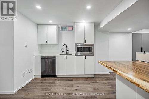 1657 Glenvista Drive, Oakville (Iroquois Ridge North), ON - Indoor Photo Showing Kitchen