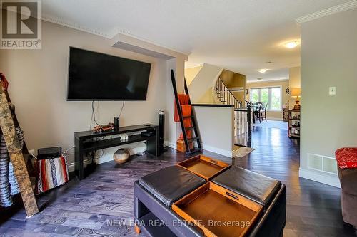 8 - 5090 Fairview Street, Burlington (Appleby), ON - Indoor Photo Showing Living Room