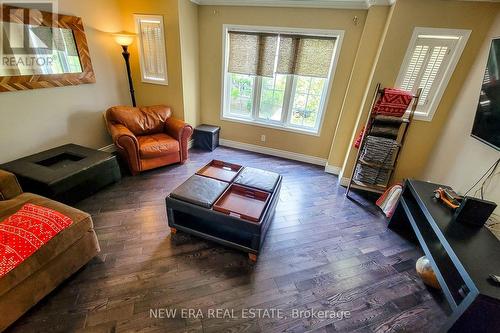 8 - 5090 Fairview Street, Burlington (Appleby), ON - Indoor Photo Showing Living Room