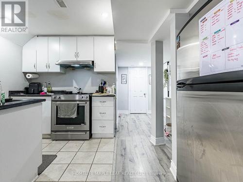 5 Rocky Point Crescent, Brampton, ON - Indoor Photo Showing Kitchen