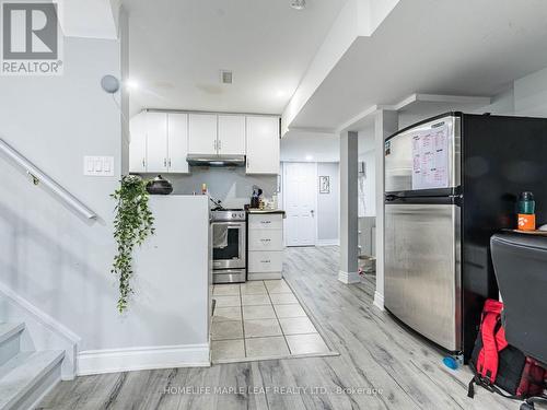 5 Rocky Point Crescent, Brampton, ON - Indoor Photo Showing Kitchen