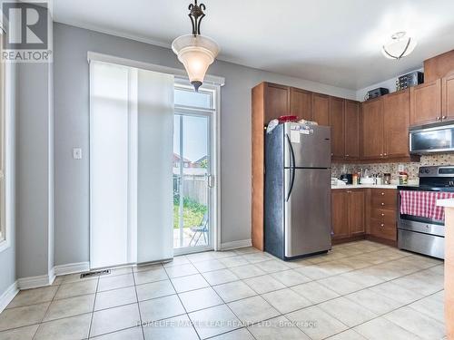 5 Rocky Point Crescent, Brampton, ON - Indoor Photo Showing Kitchen