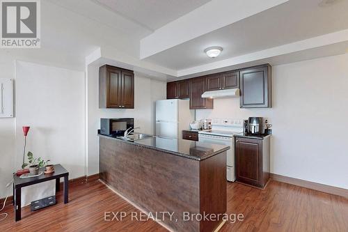 Ph06 - 15 Maplewood Avenue N, Toronto (Humewood-Cedarvale), ON - Indoor Photo Showing Kitchen