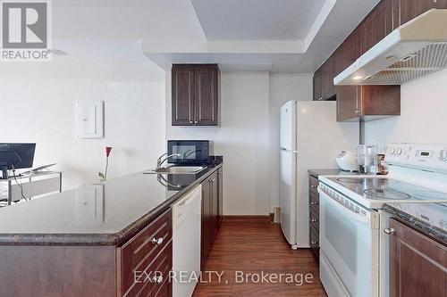 Ph06 - 15 Maplewood Avenue N, Toronto (Humewood-Cedarvale), ON - Indoor Photo Showing Kitchen