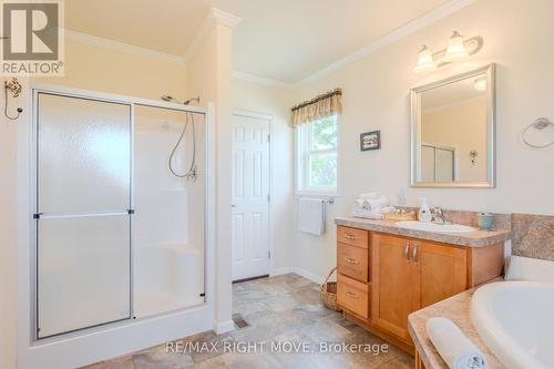 315 Somerville 3Rd Conc W, Kawartha Lakes, ON - Indoor Photo Showing Bathroom