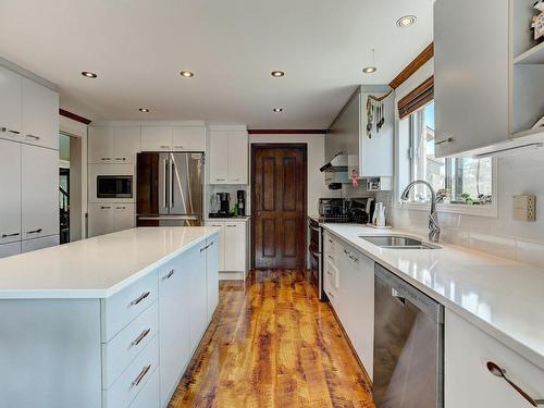 Kitchen - 108 Rue Marie-Curie, Dollard-Des-Ormeaux, QC - Indoor Photo Showing Kitchen With Double Sink With Upgraded Kitchen