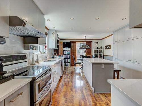 Kitchen - 108 Rue Marie-Curie, Dollard-Des-Ormeaux, QC - Indoor Photo Showing Kitchen With Upgraded Kitchen