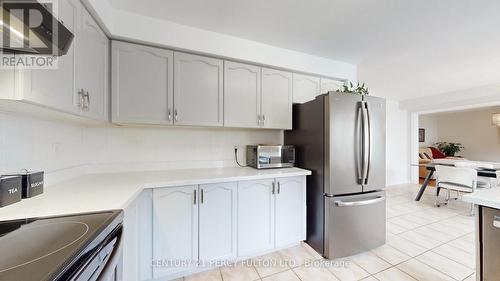 14 Australia Drive, Brampton (Sandringham-Wellington), ON - Indoor Photo Showing Kitchen