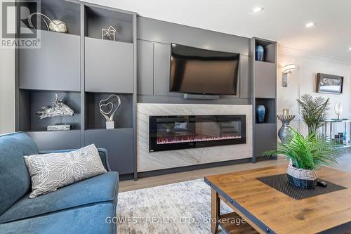 123 Dewitt Road, Hamilton (Stoney Creek), ON - Indoor Photo Showing Living Room With Fireplace