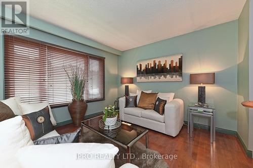 16 Bryant Court, Brampton, ON - Indoor Photo Showing Living Room