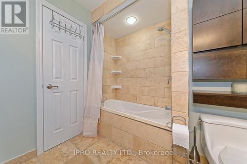 16 Bryant Court, Brampton, ON - Indoor Photo Showing Bathroom